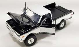 Chevrolet  - K10 4x4  1969 black/white - 1:18 - Acme Diecast - 1807219 - acme1807219 | The Diecast Company