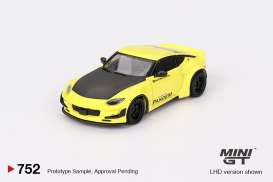 Nissan  - Z 400 2024 yellow - 1:64 - Mini GT - 00752-R - MGT00752rhd | The Diecast Company